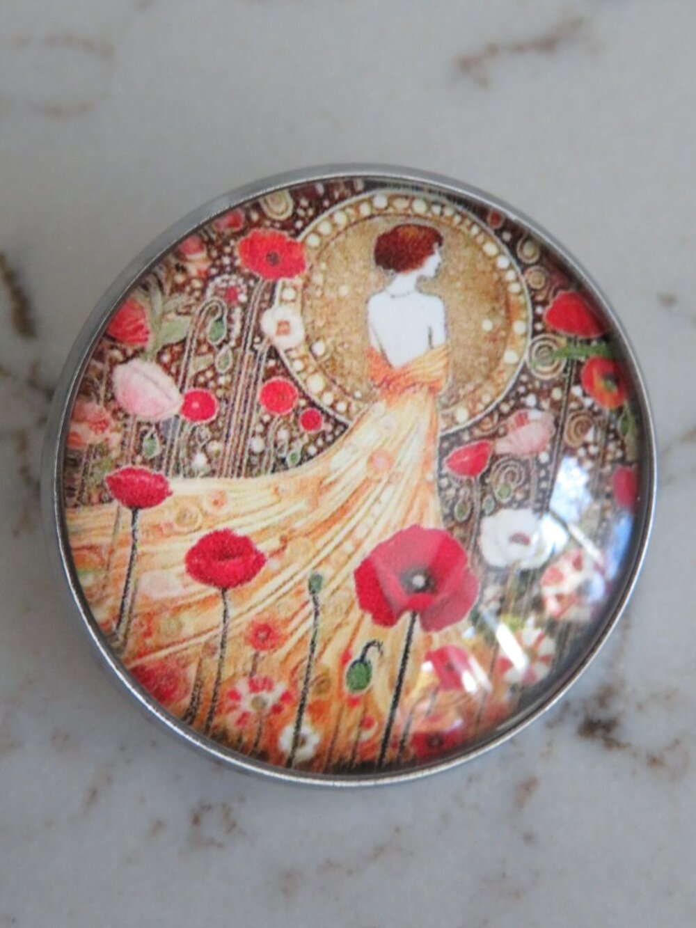 Art Deco Style Woman in Poppy Field Pin (K800)